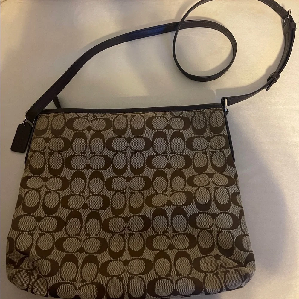 Authentic Coach Crossbody - Picture 4 of 12